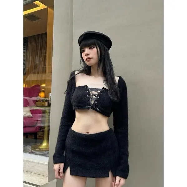Pass set Cazi áo croptop đan dây và chân váy đen cá tính