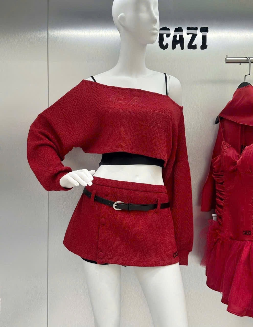 Thanh lý Pass set Cazi áo croptop lệch vai và chân váy đen cá tính - ảnh 2