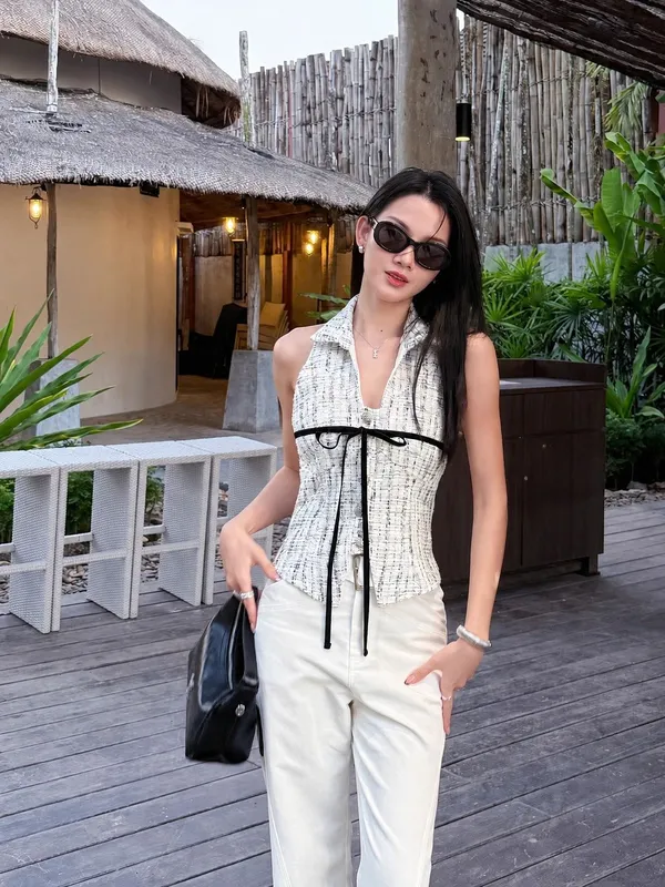 Pass new áo gile tweed trắng phối dây thắt nơ đen Aura Atelier