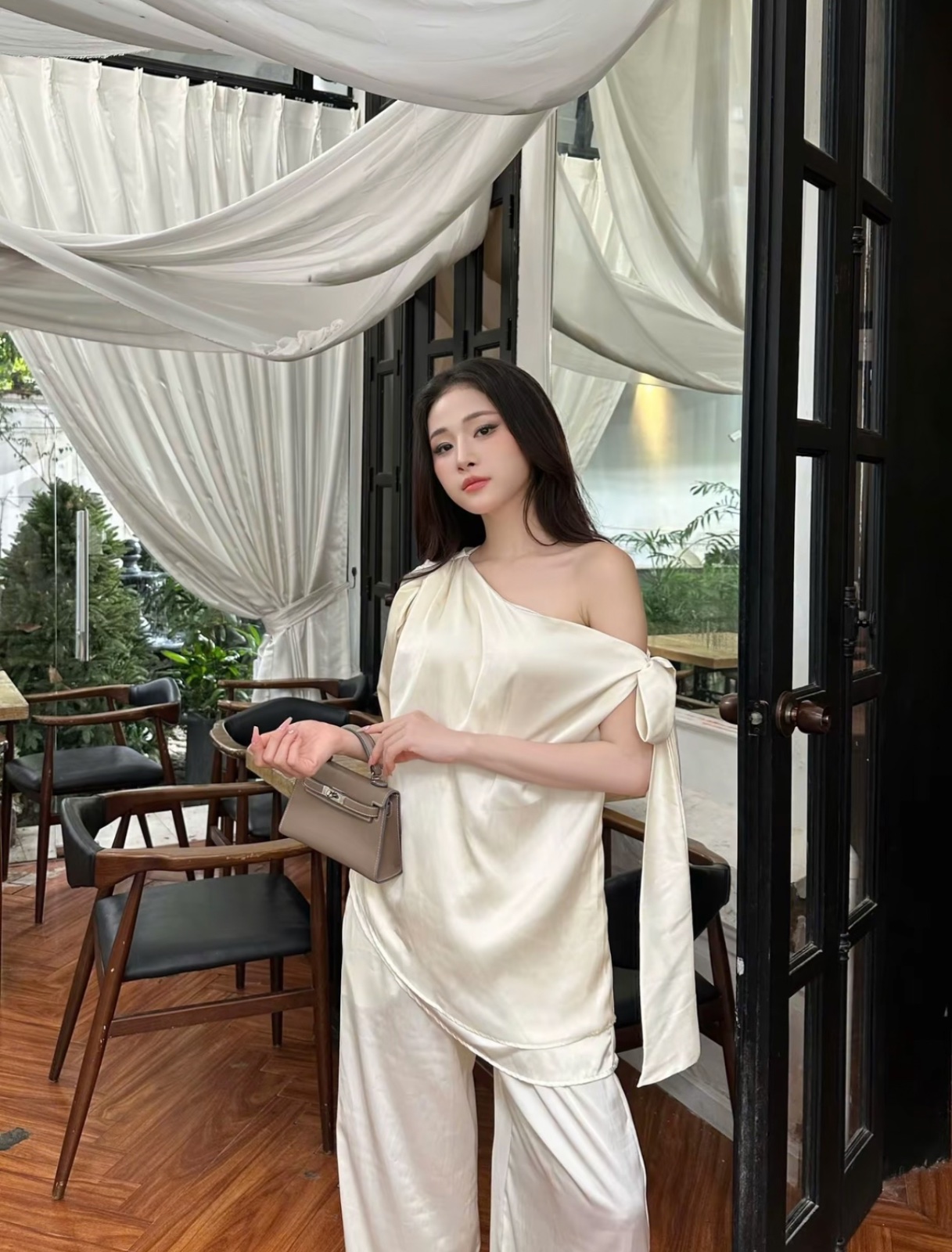 Thanh lý Pass set lụa áo lệch vai phối quần suông Enka - ảnh 2
