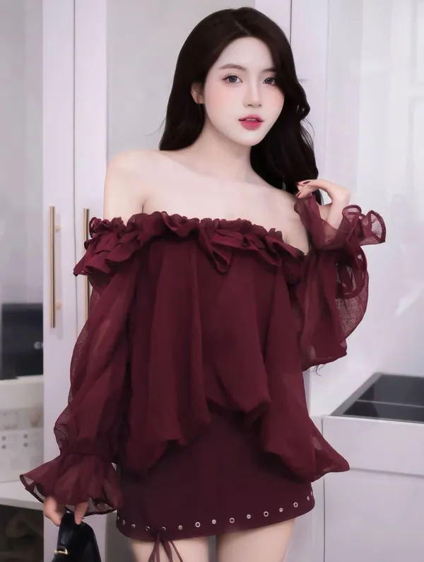 Pass set Trang Baly áo trễ vai + chân váy sang chảnh