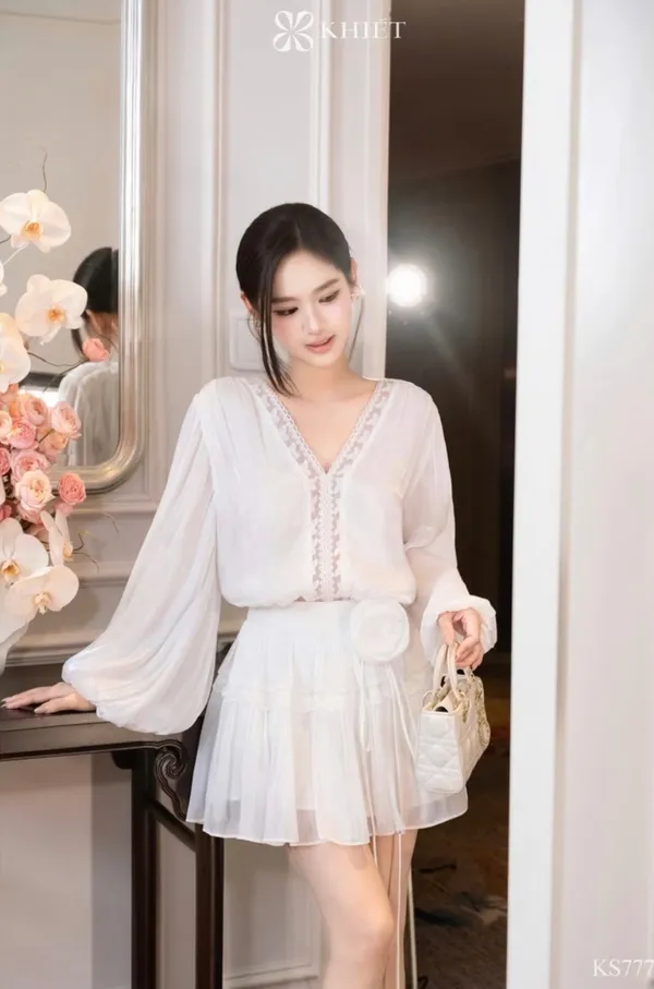 Pass set áo tay bồng phối chân váy màu trắng Khiết