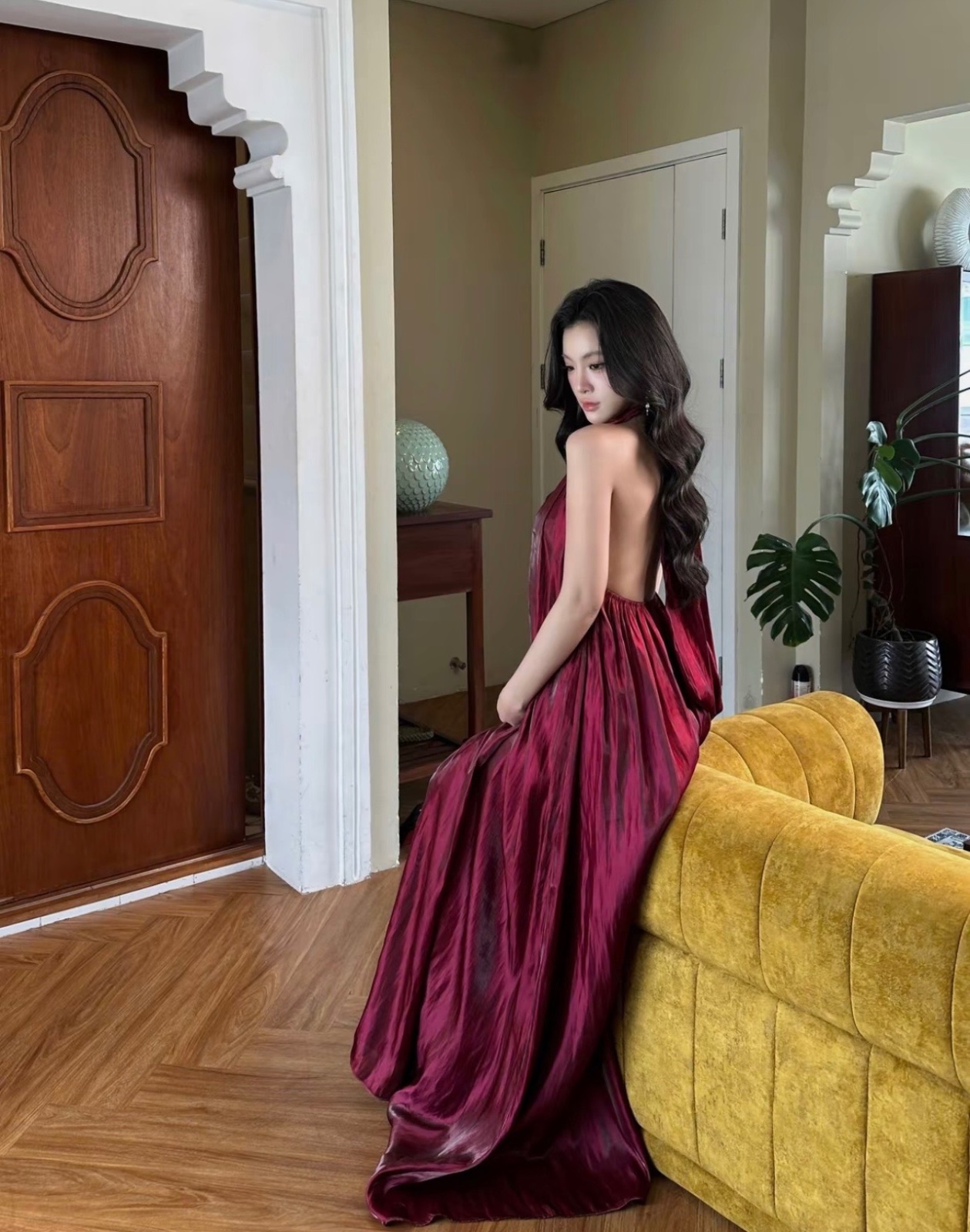 Thanh lý Pass đầm lụa bóng hở lưng cổ yếm dáng suông màu đỏ đô Enka Freesize  - ảnh 2