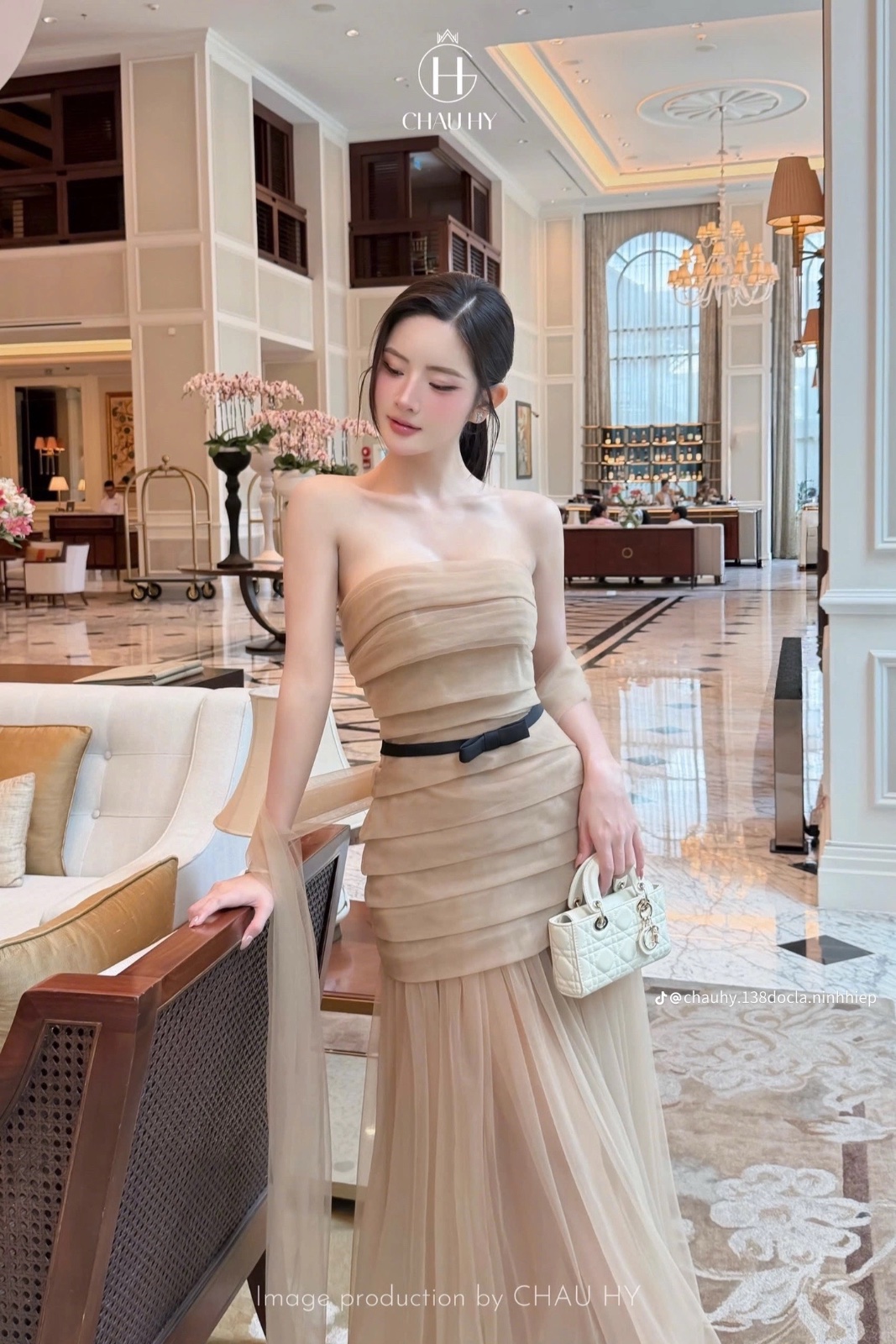 Thanh lý Pass đầm cúp ngực dáng dài màu nâu kèm choàng - Châu Hy - ảnh 2