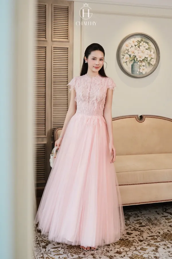 Pass váy dạ hội Châu Hy new 99% dáng dài màu hồng pastel phối ren tinh tế 