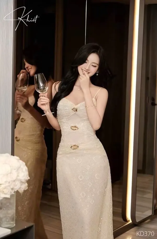 Pass đầm hai dây Khiết dáng dài phối cúc sang trọng màu kem Size M 