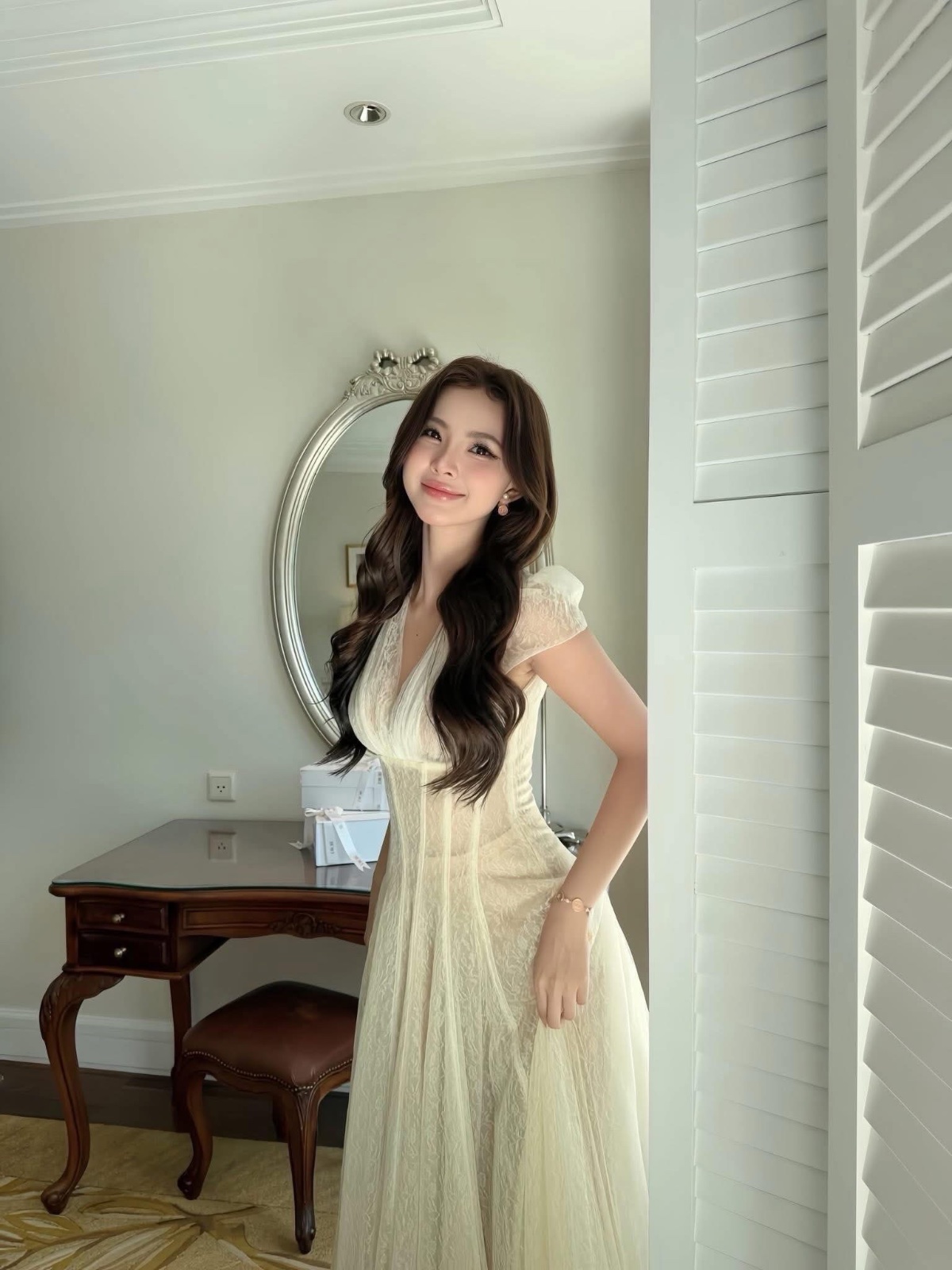 Thanh lý Pass đầm Sò Vinrage dáng xòe cổ chữ V màu kem Size M  - ảnh 2