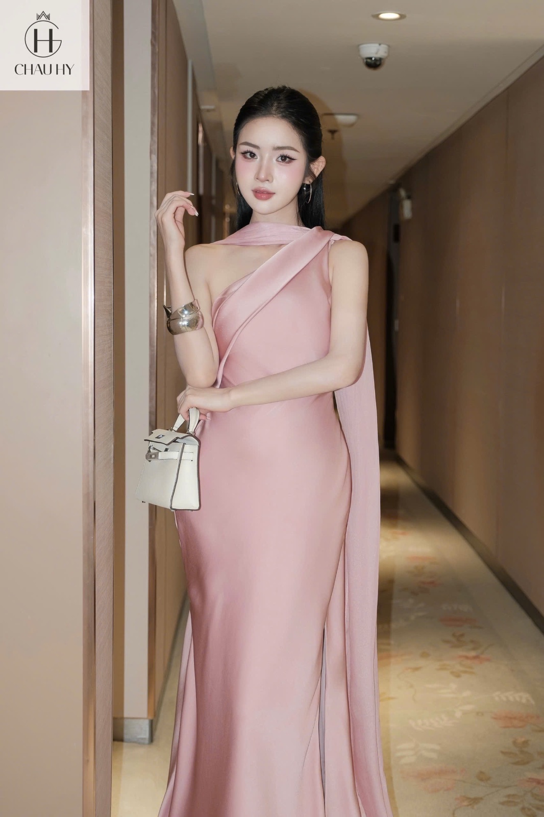 Thanh lý Pass váy lụa Châu Hy dáng dài lệch màu hồng - Size M - ảnh 2
