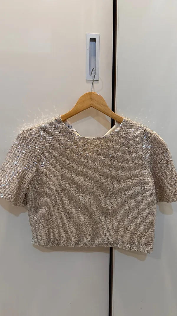 Pass áo tay ngắn croptop kim sa thiết kế 