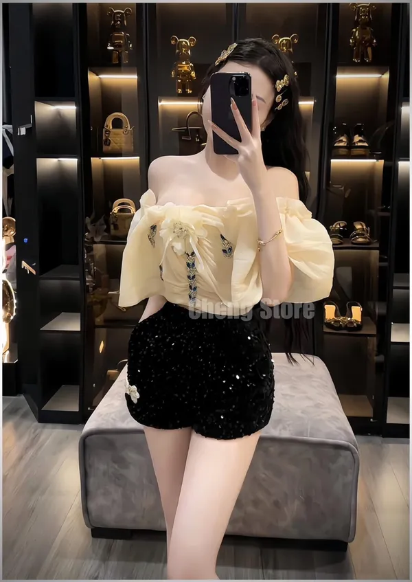 Pass set Ruby áo trễ vai phối quần short đen kim sa TKCC