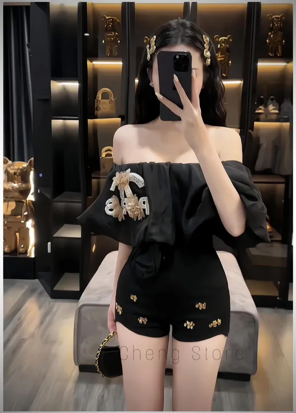 Pass set đen Ruby áo trễ vai phối quần short trẻ trung cá tính