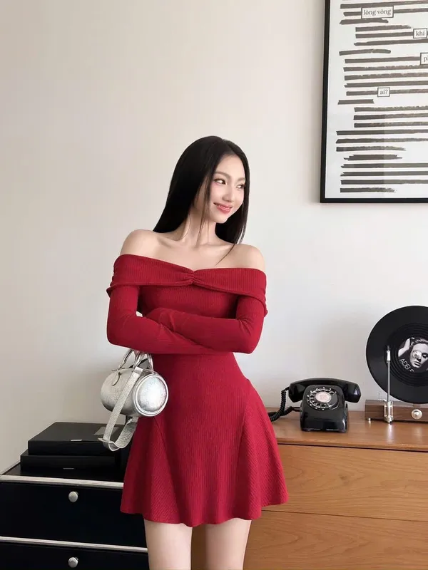 Pass váy ngắn len đỏ trễ vai Mì workshop