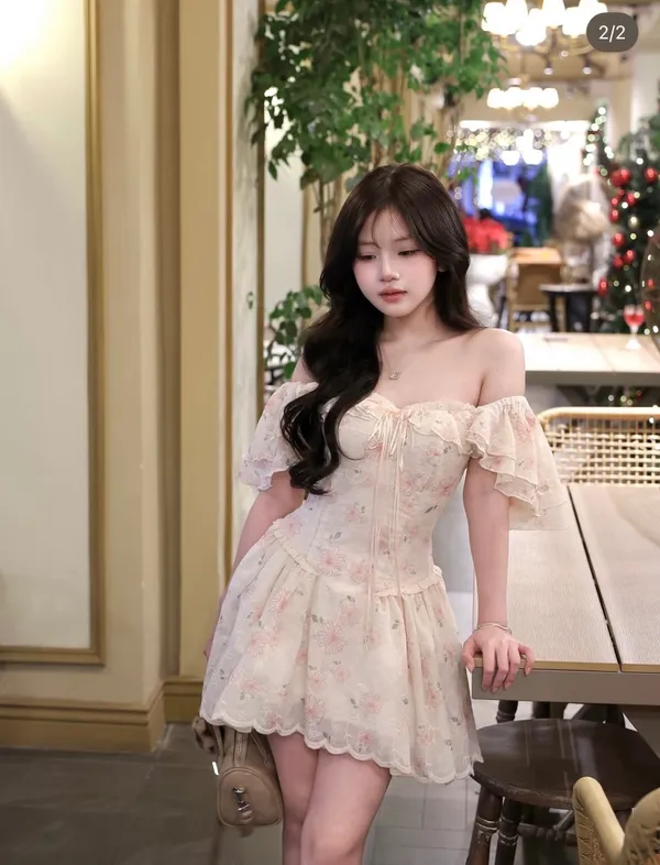 Pass váy My Seoul trễ vai dáng xòe tone kem họa tiết hoa nhí tiểu thư