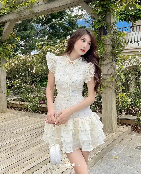 Pass váy ngắn tiểu thư màu kem họa tiết hoa nhí xinh xắn