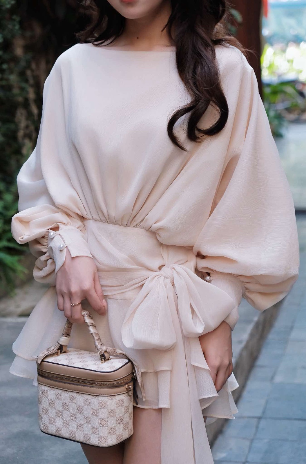 Thanh lý Pass đầm dáng ngắn phối nơ eo màu kem kín đáo Size L - ảnh 3