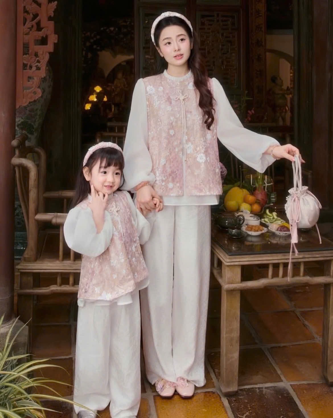 Thanh lý Pass bộ áo dài cách tân phối quần ống rộng màu hồng nhạt và trắng - Ara Store - ảnh 2