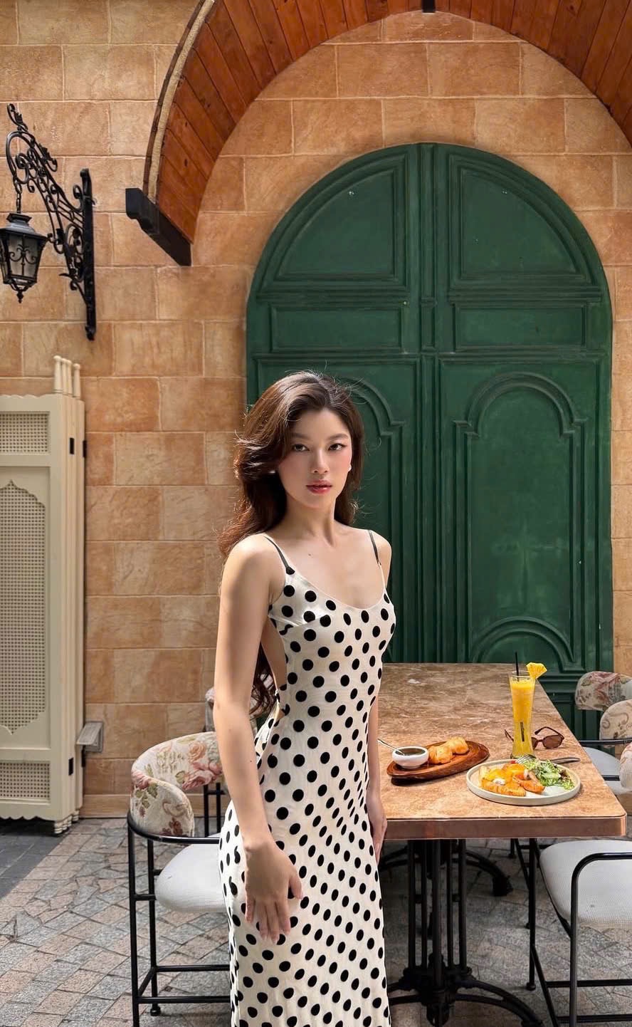 Thanh lý Pass đầm maxi hở lưng họa tiết chấm bi trắng đen - aesthete.stuu - ảnh 3