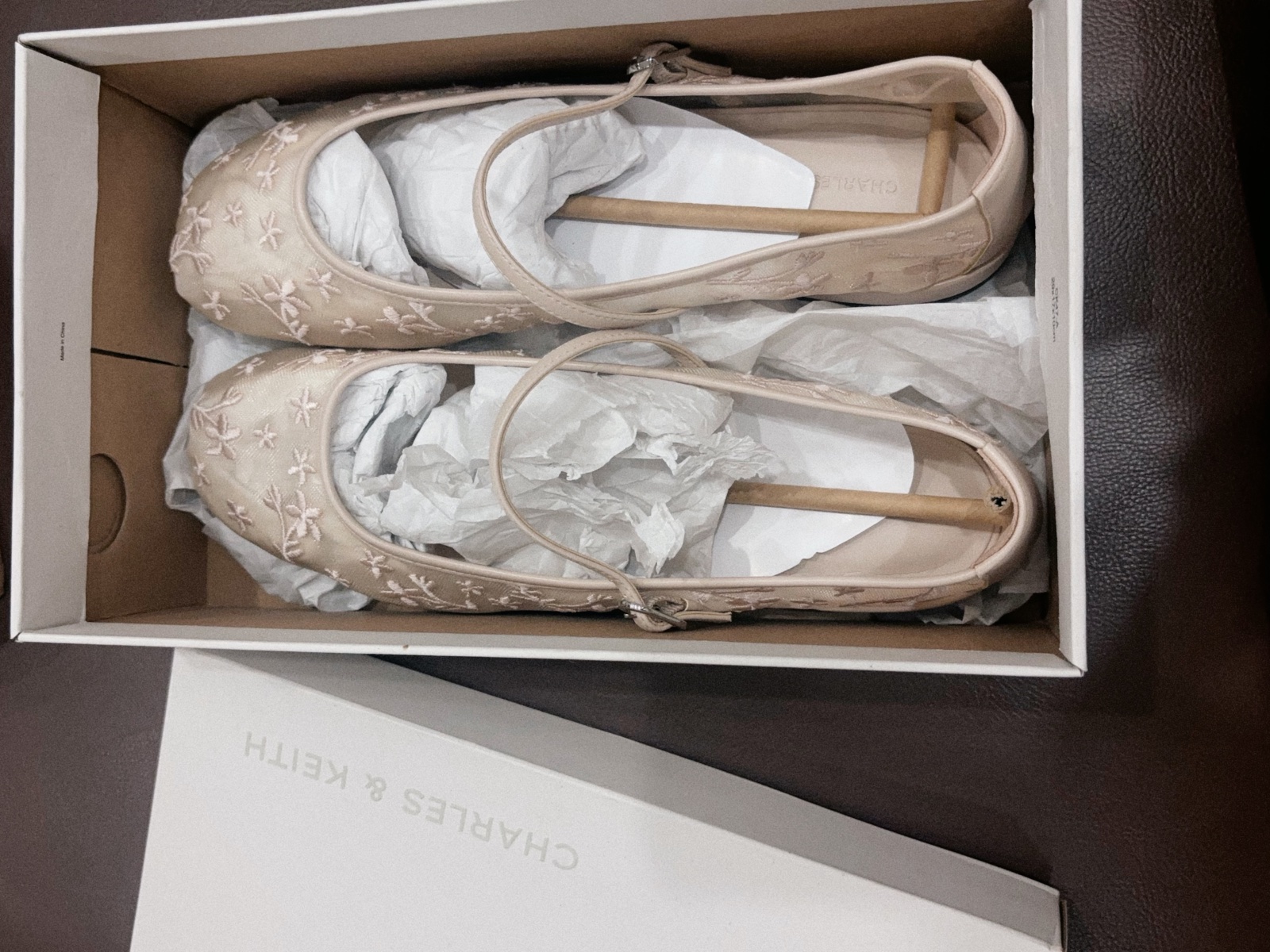 Thanh lý Pass giày búp bê tiểu thư phối ren màu kem - Charles & Keith, size 39 authentic - ảnh 1