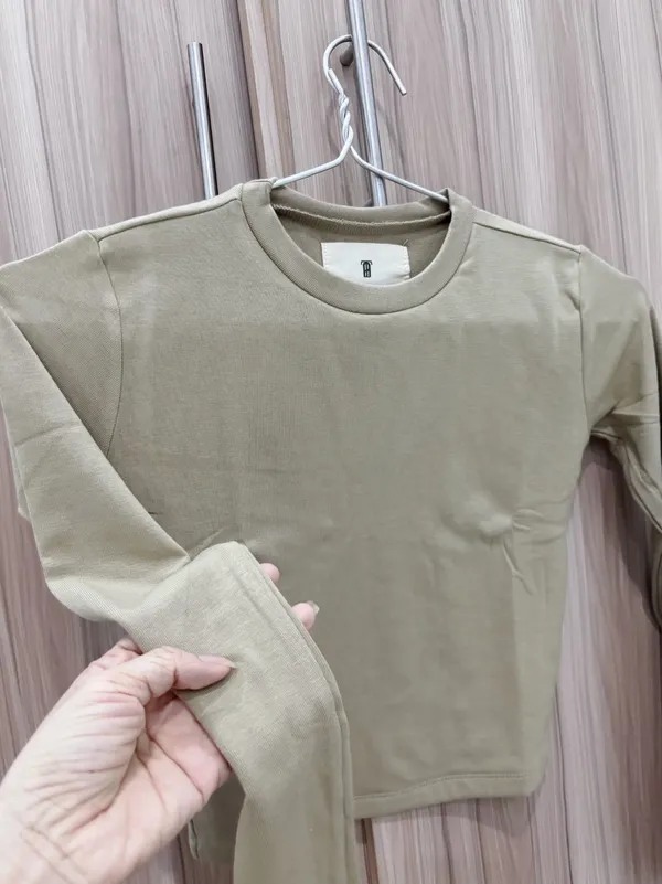 Pass áo Trân Ali thun dài tay màu rêu nhạt