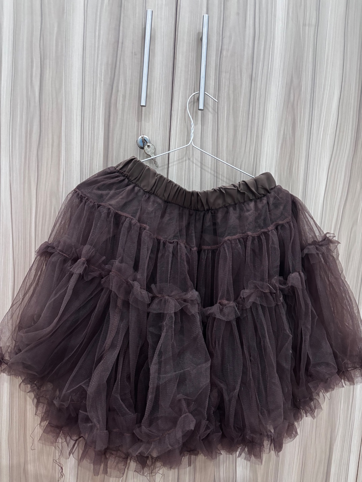 Thanh lý Pass set áo hai dây kèm cardigan khoác ngoài màu kem nhẹ nhàng - ảnh 2