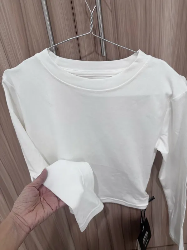 Pass áo thun dài tay croptop màu trắng basic dễ phối đồ