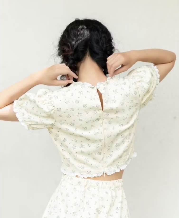 Thanh lý Pass set áo croptop phối quần short màu vàng nhạt họa tiết hoa nhí - ảnh 3
