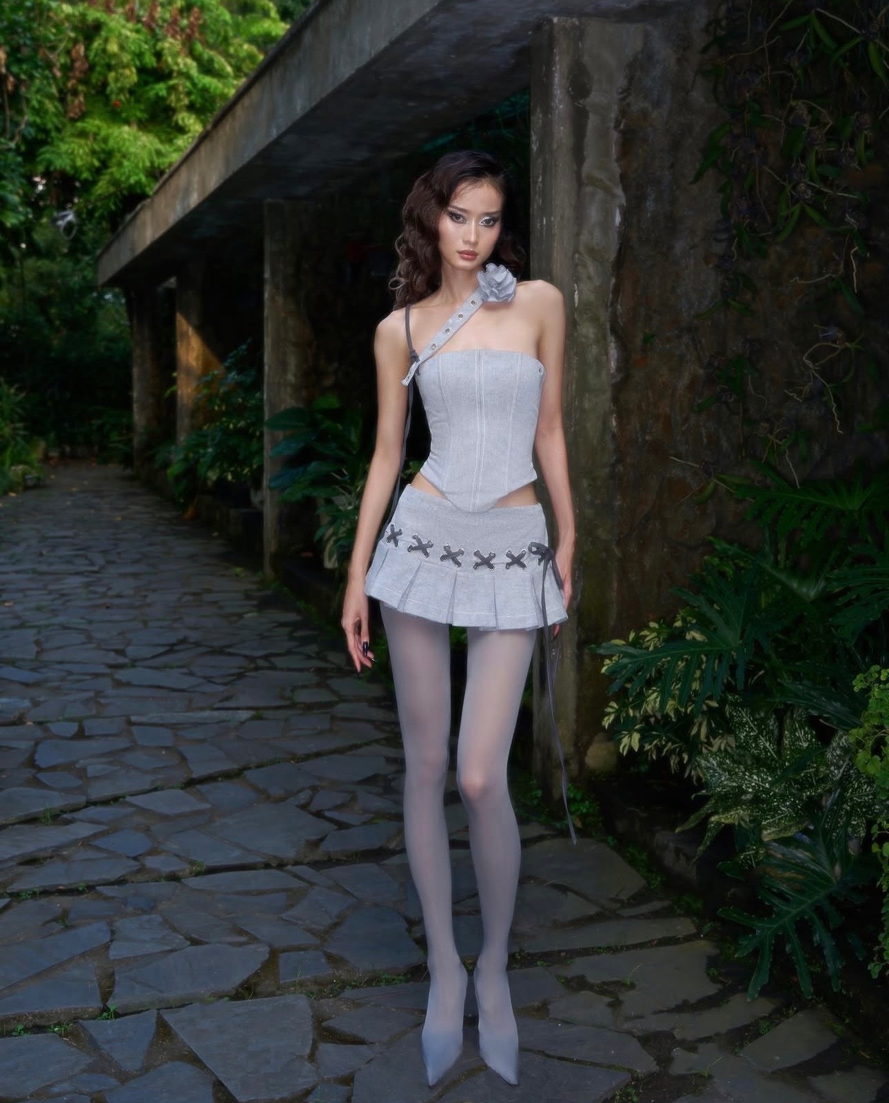 Thanh lý Pass set LSOUL áo corset lệch vai phối chân váy xếp ly xám cá tính - ảnh 1