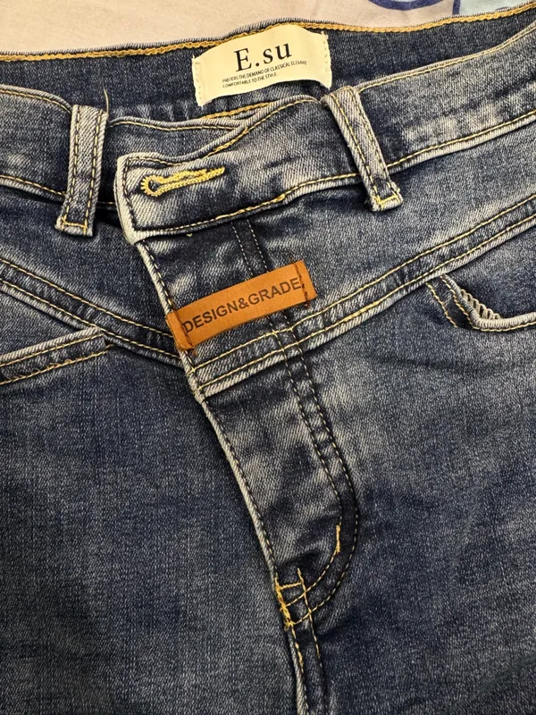Pass quần jeans xanh wash cạp chéo điểm nhấn tag da cá tính