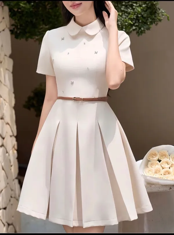 Pass váy Yame newtag xếp ly màu kem tiểu thư đính đá xinh xắn