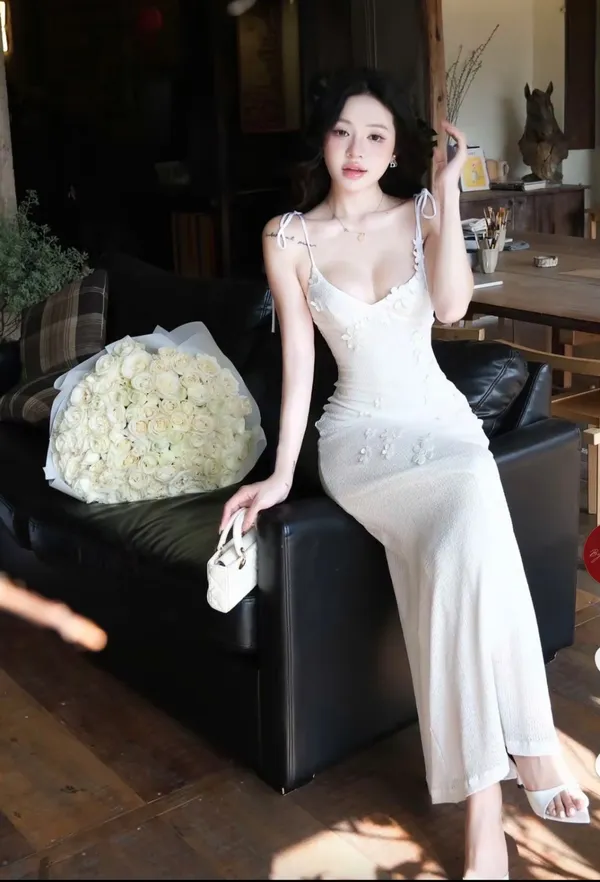 Pass Váy 2S Trắng Hoa Nổi Tinh Tế Thảo BiBi