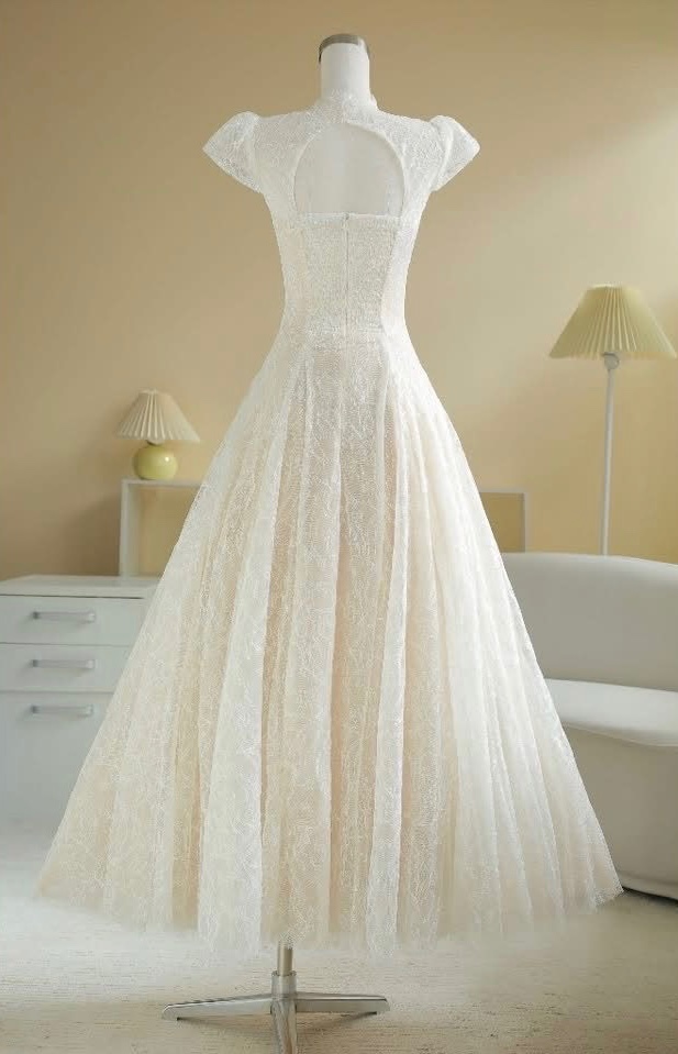 Thanh lý Pass váy Velia trắng hãng Sò Vintage (có kèm quần à bảo hộ) - ảnh 2