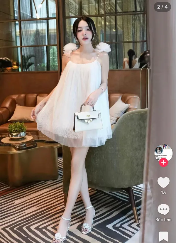Pass váy 2s dáng babydoll ngắn phối hoa màu trắng Oanh BiBi 