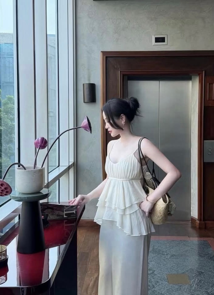 Thanh lý Pass áo hai dây xếp tầng màu trắng hãng Veo’s - ảnh 2