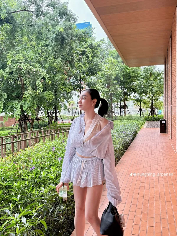 Pass set áo sơ mi croptop và chân váy kẻ sọc xanh Tibu Size S