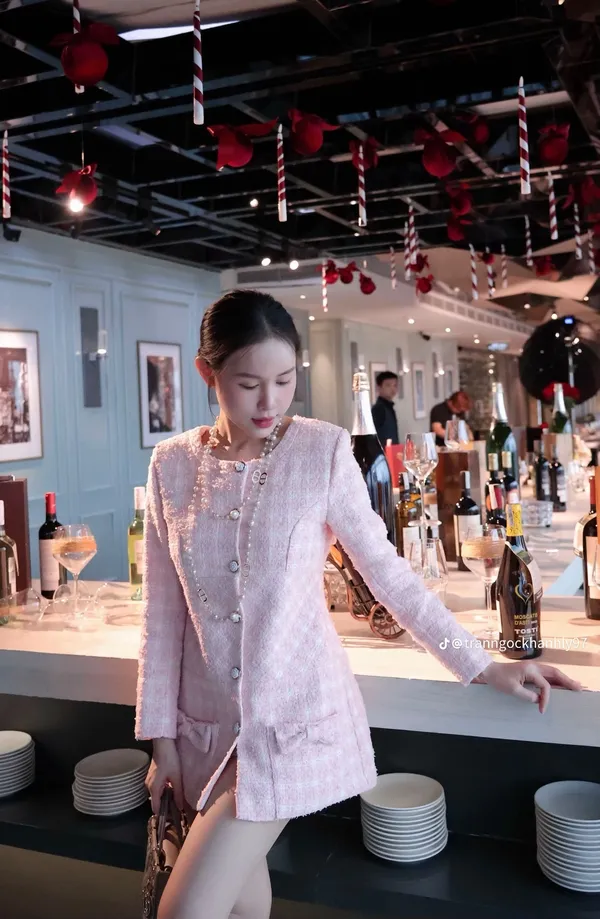 Pass váy dạ tweed Cherie dáng suông màu hồng