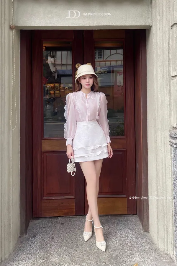 Pass set JM Dress áo sơ mi voan hồng phối chân váy xếp tầng trắng