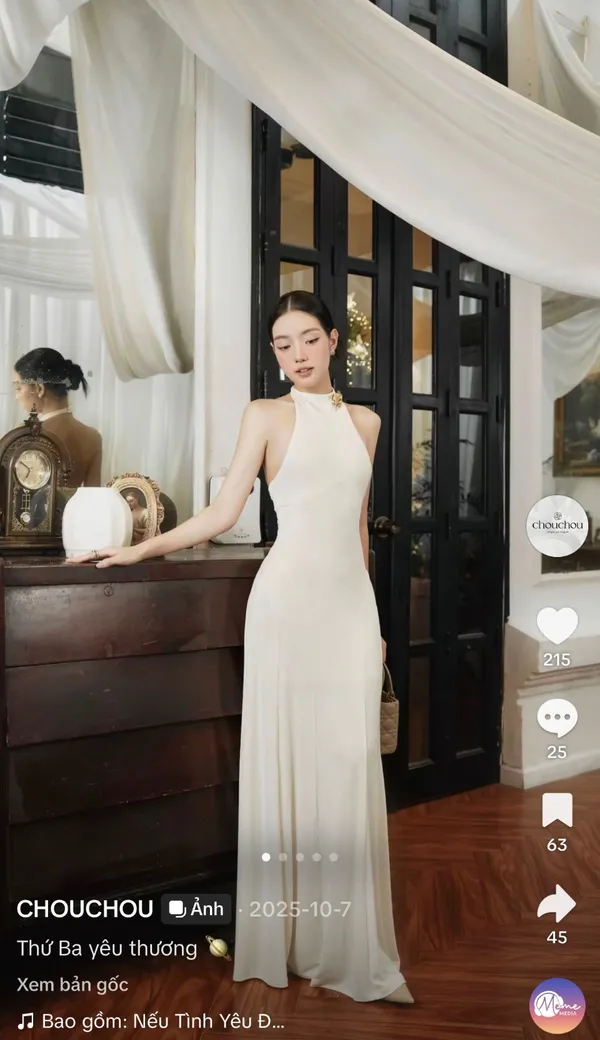 Pass váy trắng cổ yếm dáng suông thanh lịch ChouChou 