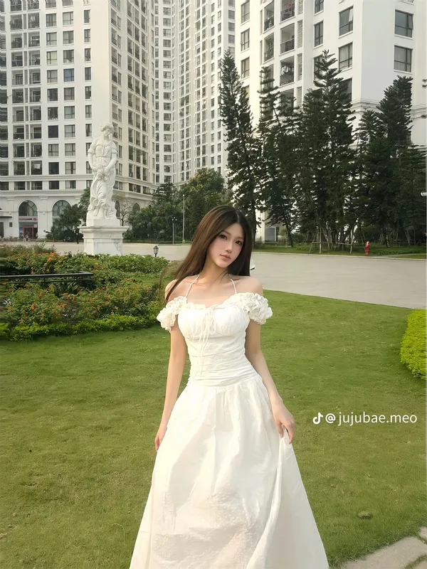 Pass váy trễ vai trắng cổ điển Jujubae xinh xắn