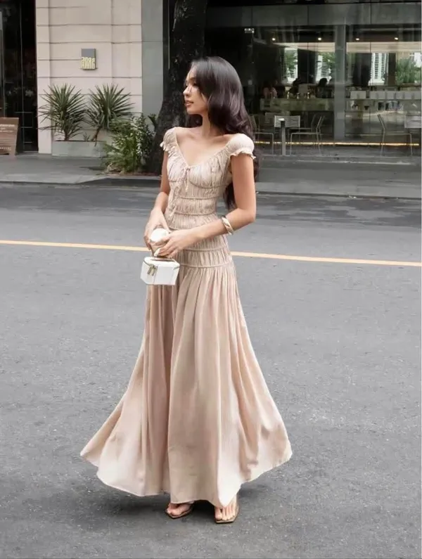 Pass váy đũi dài màu nude nhún eo xinh xắn
