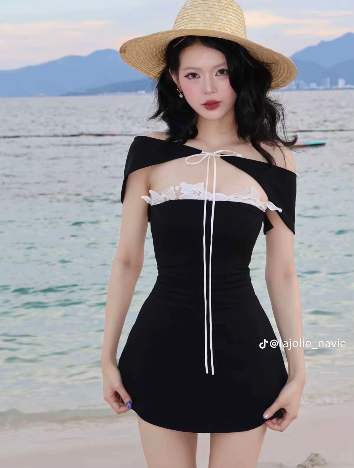 Thanh lý Pass váy ngắn Aguja ôm body phối choàng nhỏ - ảnh 1