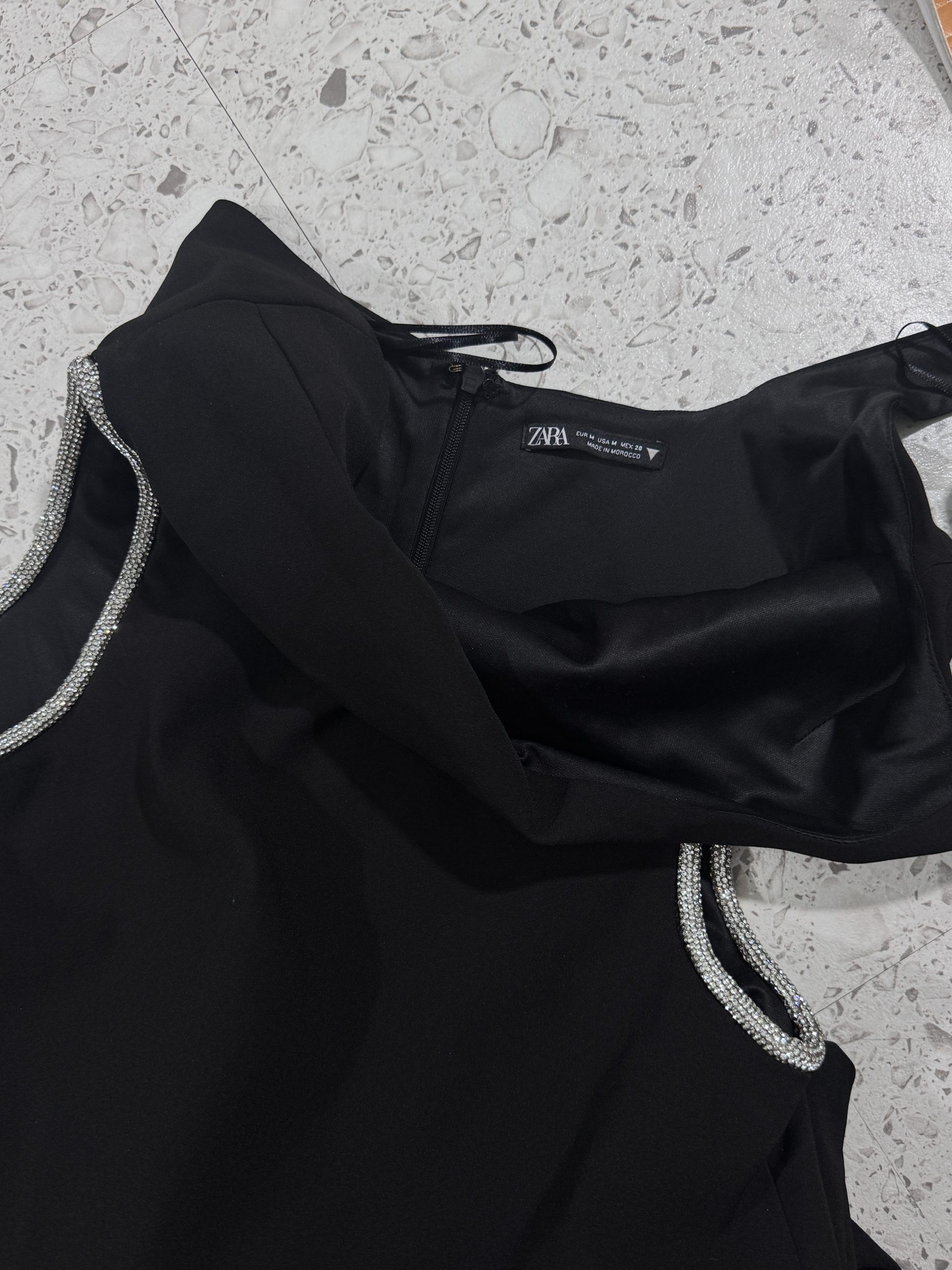 Thanh lý Pass Váy Zara Đen Authentic Lệch Vai Cut-out Đính Đá - ảnh 3