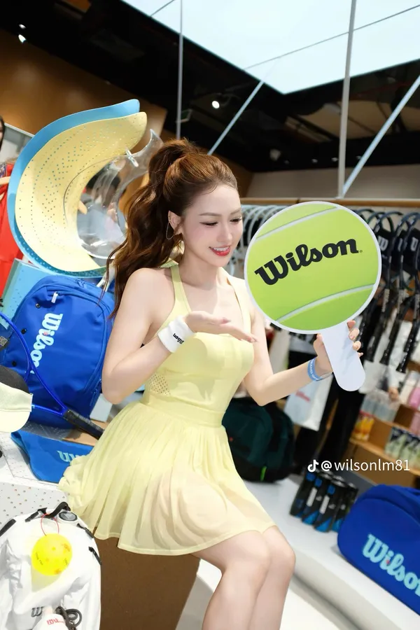 Pass váy tennis Wilson dáng xòe màu vàng năng động