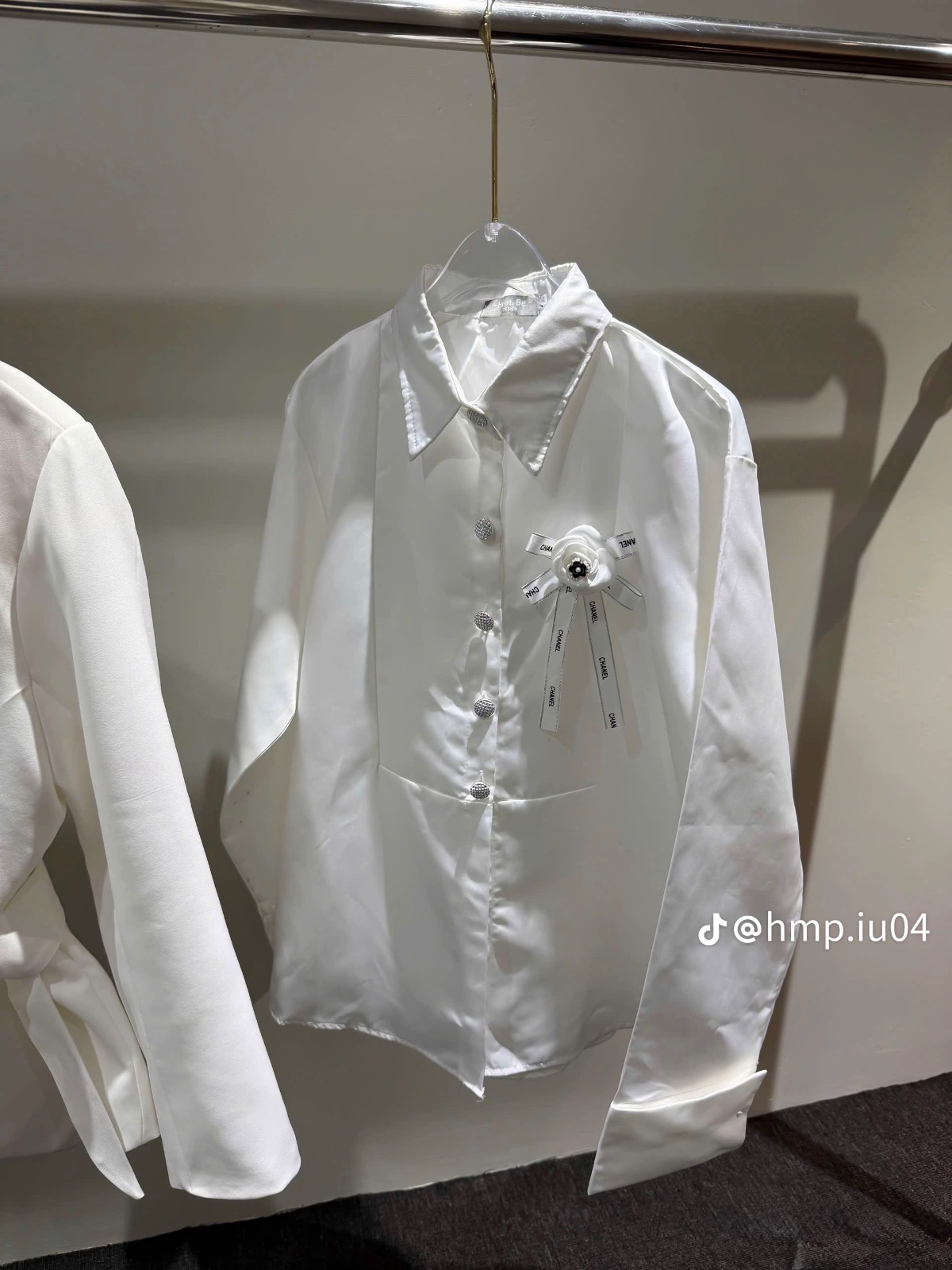 Thanh lý Pass sơ mi chất lụa bóng màu trắng tiểu thư sang chảnh - ảnh 1