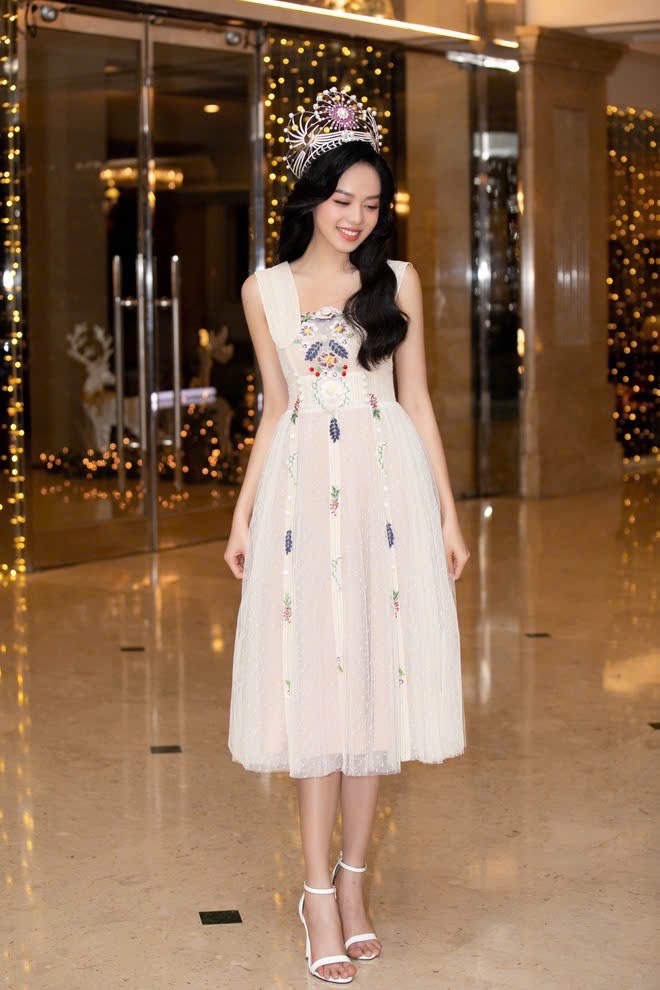 Thanh lý Pass váy midi Amy màu kem thêu hoa nổi bật - ảnh 2