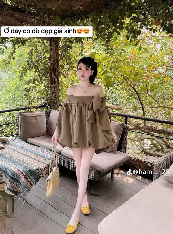 Pass váy babydoll trễ vai dáng bồng màu nâu phối nơ