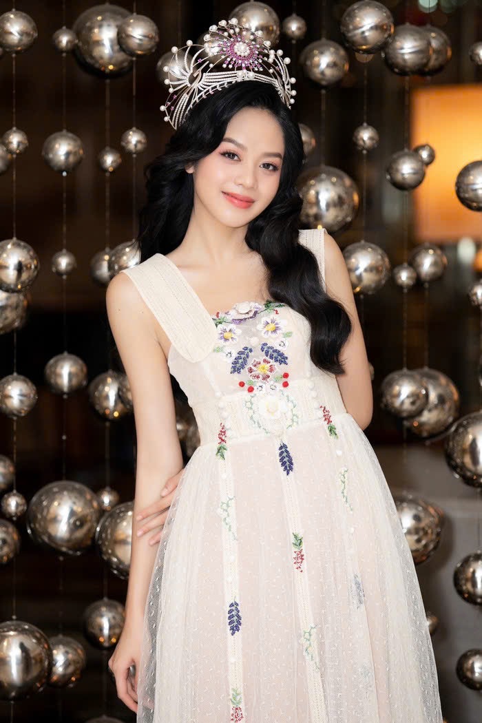 Thanh lý Pass váy midi Amy màu kem thêu hoa nổi bật - ảnh 3