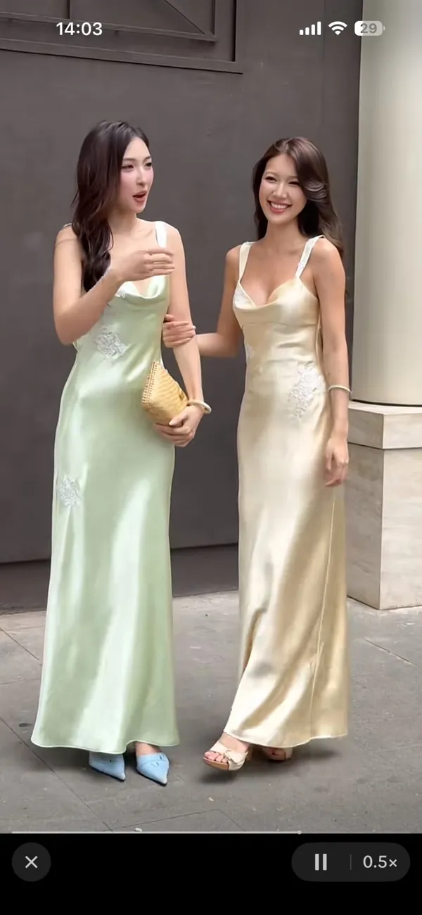 Pass váy lụa Felixx hai dây màu xanh mint dáng dài phối ren