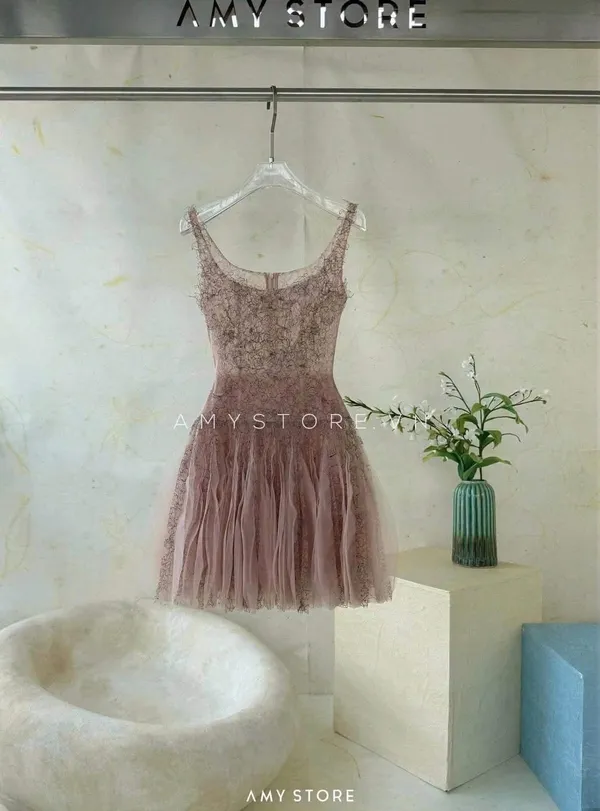 Pass váy Amy Store ngắn tone hồng đất tỉ mỉ sang trọng