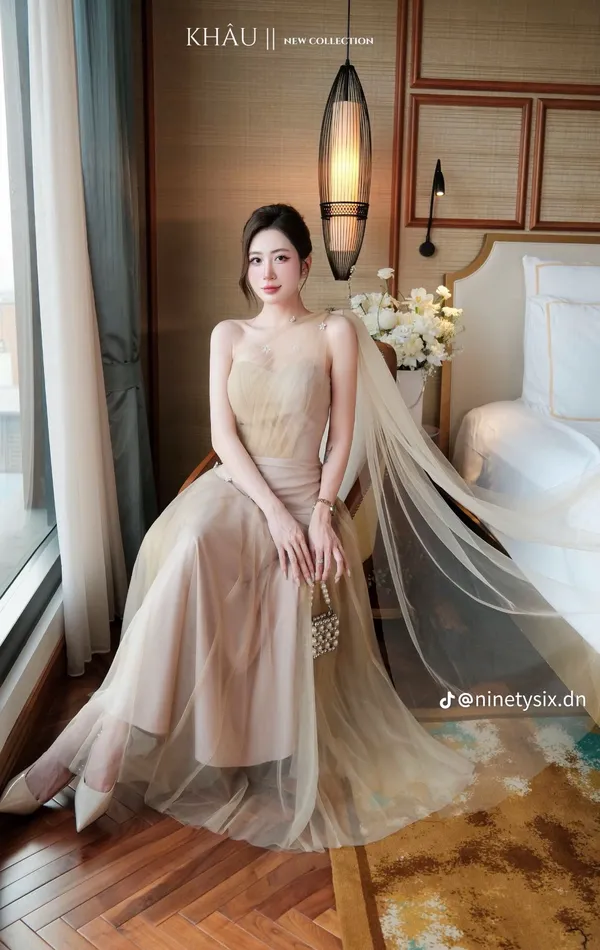 Pass váy Khâu dáng dài tone nude phối lưới xếp ly sang trọng