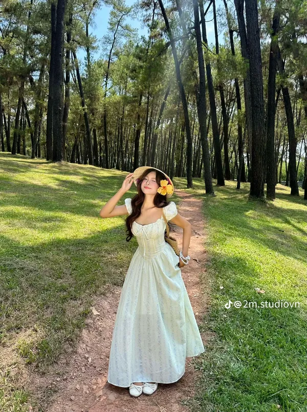 Pass váy trắng thư tay bồng cổ vuông xinh xắn